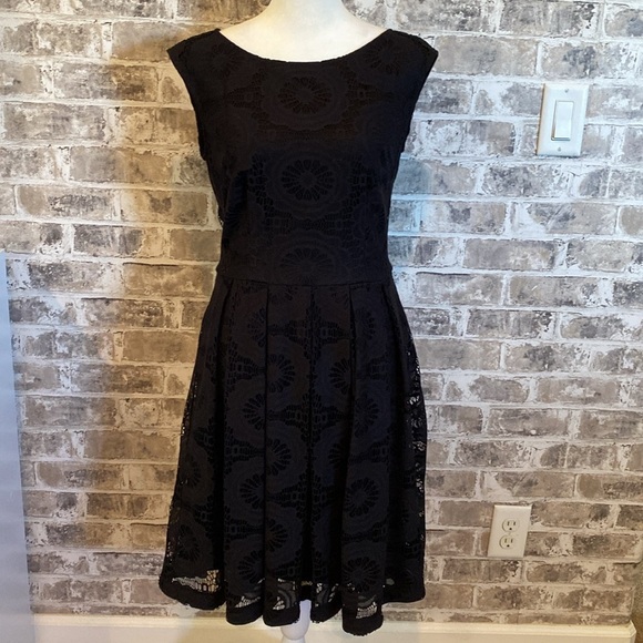 New York & Company sleeveless party dress. Size 4. Black with lace overlay. - Picture 2 of 16